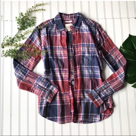 American Eagle Outfitters Tops - American Eagle boyfriend got plaid button up top